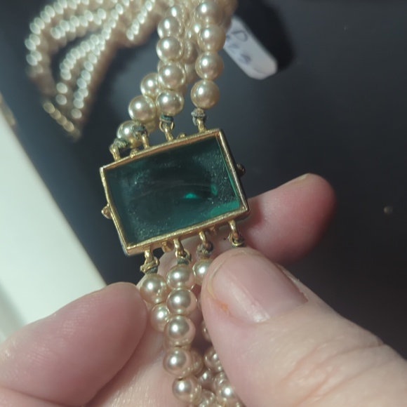Very Vintage Elegant Pearl and Green Glass Stone Necklace - Picture 3 of 7